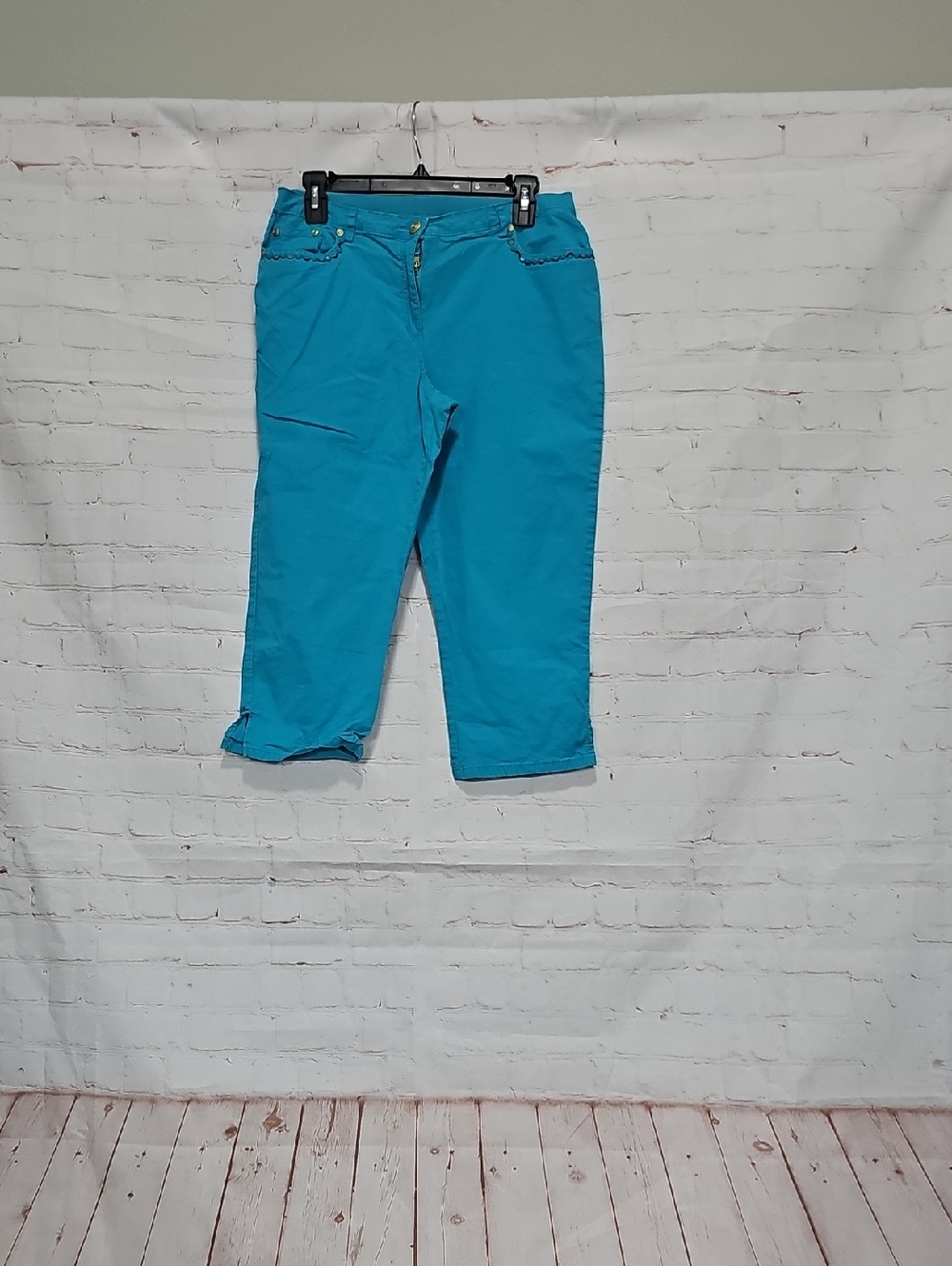 Ruby Rd. Turquoise Cropped Pants